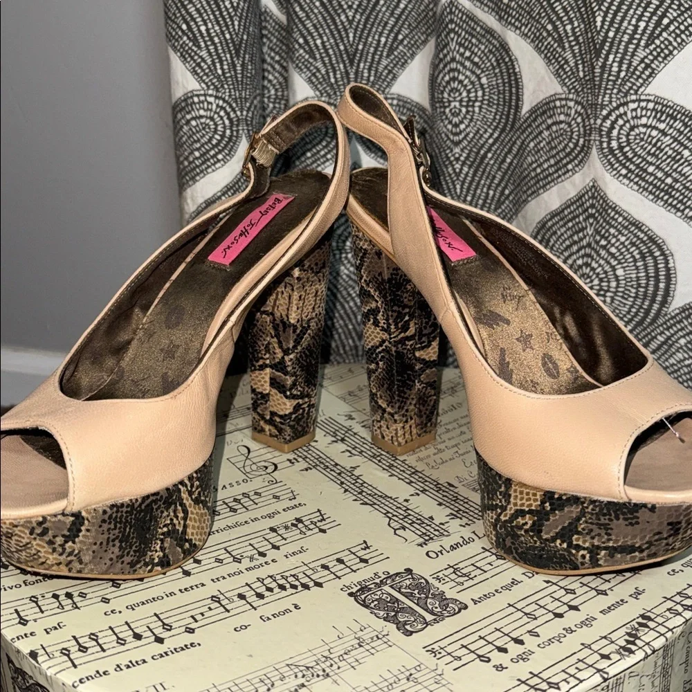 Betsey Johnson Mystifyy Nude Leather Peep Toe Snake Print Platform Slingbacks